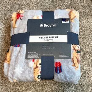 Broyhill Velvet Plush Throw - Gray with Dog Print